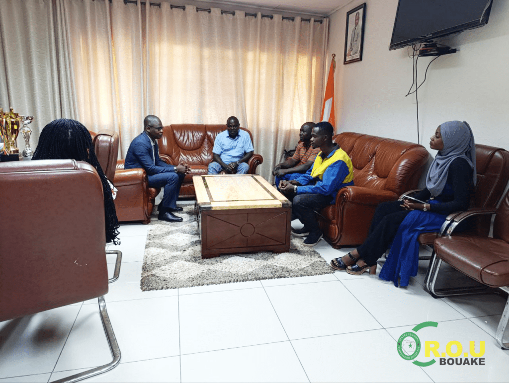 VIE DE L’INSTITUTION : LE DIRECTEUR DU CROU DE BOUAKE ECHANGE AVEC LE SERVICE PATRIMOINE ET MAINTENANCE