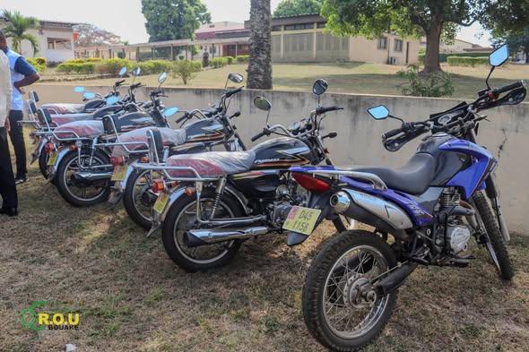 AMÉ𝐋𝐈𝐎𝐑𝐀𝐓𝐈𝐎𝐍 DES 𝐂𝐎𝐍𝐃𝐈𝐓𝐈𝐎𝐍𝐒 DE 𝐓𝐑𝐀𝐕𝐀𝐈𝐋 DU 𝐏𝐄𝐑𝐒𝐎𝐍𝐍𝐄𝐋 : 𝐑𝐄𝐌𝐈𝐒𝐄 DE 𝐌𝐎𝐓𝐎𝐒 DE 𝐒𝐄𝐑𝐕𝐈𝐂𝐄 AU 𝐏𝐄𝐑𝐒𝐎𝐍𝐍𝐄𝐋 DU 𝐂𝐑𝐎𝐔 DE 𝐁𝐎𝐔𝐀𝐊𝐄