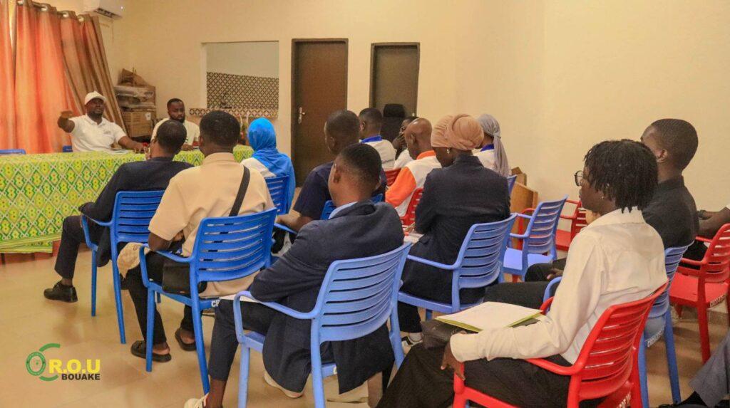 𝐀𝐂𝐓𝐈𝐕𝐈𝐓𝐄𝐒 𝐒𝐎𝐂𝐈𝐀𝐋𝐄𝐒 ET 𝐂𝐔𝐋𝐓𝐔𝐑𝐄𝐋𝐋𝐄𝐒 : 𝐋𝐄 𝐏𝐎𝐈𝐍𝐓 𝐅𝐎𝐂𝐀𝐋 𝐄𝐂𝐇𝐀𝐍𝐆𝐄 𝐀𝐕𝐄𝐂 𝐋𝐄𝐒 𝐃𝐄𝐋𝐄𝐆𝐔𝐄𝐒 𝐃𝐄𝐒 𝐆𝐑𝐀𝐍𝐃𝐄𝐒 𝐄𝐂𝐎𝐋𝐄𝐒 𝐄𝐓 𝐔𝐍𝐈𝐕𝐄𝐑𝐒𝐈𝐓𝐄𝐒 𝐏𝐑𝐈𝐕𝐄𝐄𝐒 𝐃𝐄 𝐁𝐎𝐔𝐀𝐊𝐄