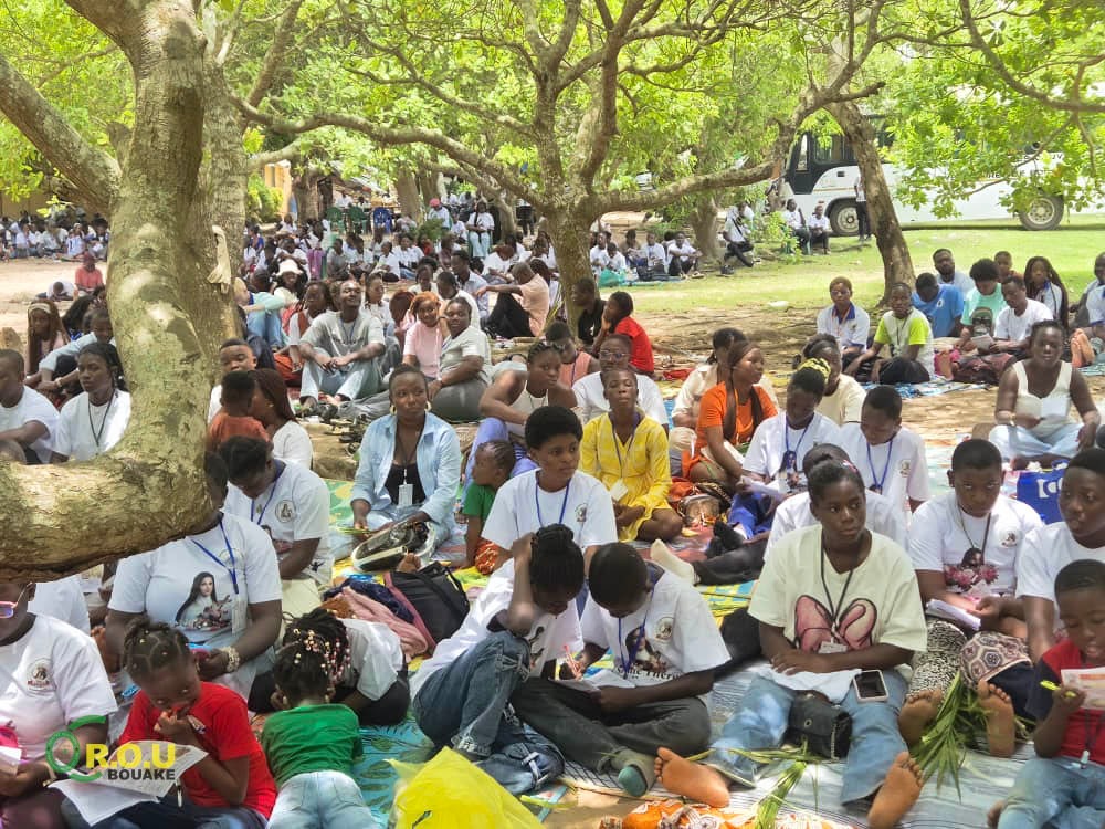 𝐀𝐂𝐓𝐈𝐕𝐈𝐓𝐄𝐒 𝐒𝐎𝐂𝐈𝐀𝐋𝐄𝐒 𝐄𝐓 𝐑𝐄𝐋𝐈𝐆𝐈𝐄𝐔𝐒𝐄𝐒 : 𝐋𝐄𝐒 𝐒𝐄𝐑𝐕𝐈𝐂𝐄𝐒 𝐒𝐎𝐂𝐈𝐀𝐋 𝐄𝐓 𝐒𝐎𝐂𝐈𝐎-𝐂𝐔𝐋𝐓𝐔𝐑𝐄𝐋 𝐃𝐔 𝐂𝐑𝐎𝐔 DE 𝐁𝐎𝐔𝐀𝐊𝐄 𝐏𝐀𝐑𝐓𝐈𝐂𝐈𝐏𝐄𝐍𝐓 𝐀𝐔𝐗 𝐑𝐀𝐌𝐄𝐀𝐔𝐗 𝐔𝐍𝐈𝐕𝐄𝐑𝐒𝐈𝐓𝐀𝐈𝐑𝐄𝐒