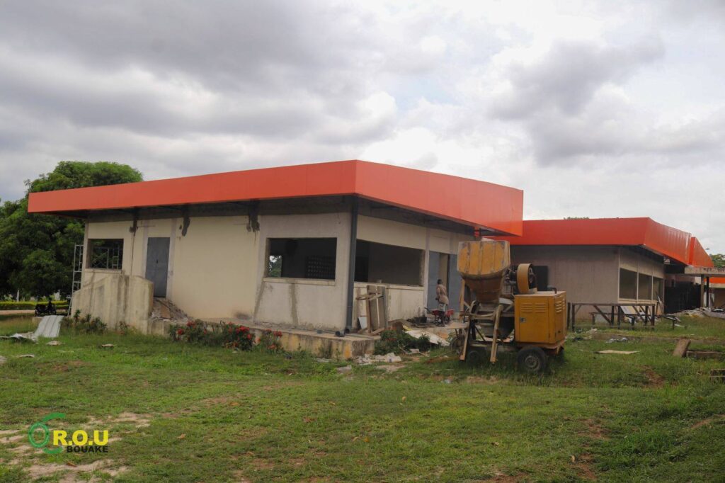 𝐀𝐌𝐄𝐋𝐈𝐎𝐑𝐀𝐓𝐈𝐎𝐍 𝐃𝐄𝐒 𝐂𝐎𝐍𝐃𝐈𝐓𝐈𝐎𝐍𝐒 DE 𝐕𝐈𝐄 ET 𝐃&rsquo;𝐄𝐓𝐔𝐃𝐄𝐒 𝐃𝐄𝐒 𝐄𝐓𝐔𝐃𝐈𝐀𝐍𝐓𝐒 : 𝐕𝐈𝐒𝐈𝐓𝐄 𝐇𝐄𝐁𝐃𝐎𝐌𝐀𝐃𝐀𝐈𝐑𝐄 𝐃𝐄𝐒 𝐀𝐂𝐓𝐄𝐔𝐑𝐒 𝐓𝐄𝐂𝐇𝐍𝐈𝐐𝐔𝐄𝐒 𝐒𝐔𝐑 LES 𝐂𝐇𝐀𝐍𝐓𝐈𝐄𝐑𝐒 𝐃𝐄 𝐑𝐄𝐇𝐀𝐁𝐈𝐋𝐈𝐓𝐀𝐓𝐈𝐎𝐍