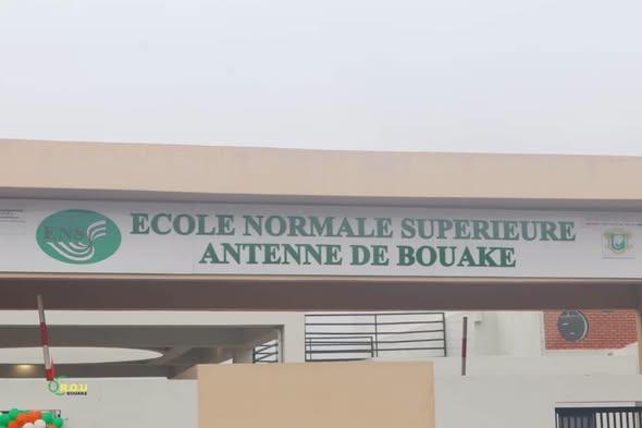 CÉRÉMONIE 𝐒𝐎𝐋𝐄𝐍𝐍𝐄𝐋𝐋𝐄 𝐃𝐄 𝐋𝐀 RENTRÉE 𝐔𝐍𝐈𝐕𝐄𝐑𝐒𝐈𝐓𝐀𝐈𝐑𝐄 2026-2027 ET L&rsquo;𝐎𝐔𝐕𝐄𝐑𝐓𝐔𝐑𝐄 DE L&rsquo;𝐀𝐍𝐓𝐄𝐍𝐍𝐄 RÉGIONALE 𝐃𝐄 L&rsquo;𝐄𝐂𝐎𝐋𝐄 𝐍𝐎𝐑𝐌𝐀𝐋𝐄 SUPÉRIEURE (𝐄𝐍𝐒) 𝐃𝐄 𝐁𝐎𝐔𝐀𝐊𝐄 : 𝐏𝐀𝐑𝐈 RÉUSSI 𝐏𝐎𝐔𝐑 𝐋𝐄 𝐌𝐈𝐍𝐈𝐒𝐓𝐑𝐄 𝐀𝐃𝐀𝐌𝐀 𝐃𝐈𝐀𝐖𝐀𝐑𝐀